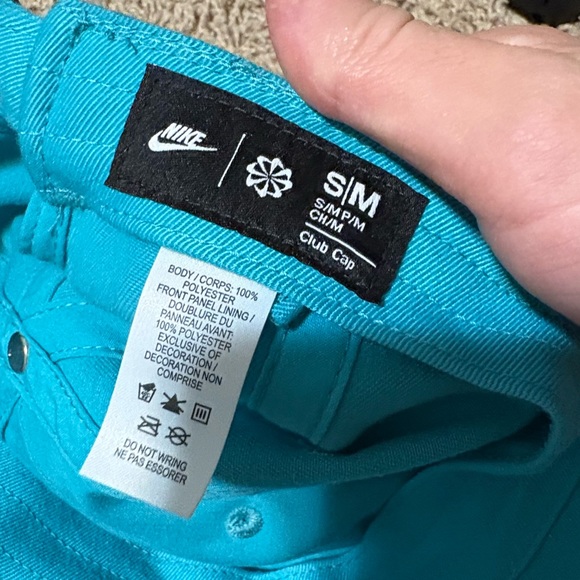 NIKE women’s hat set - Picture 3 of 4